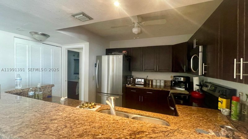 Apartment for rent at Avant Garde 405W