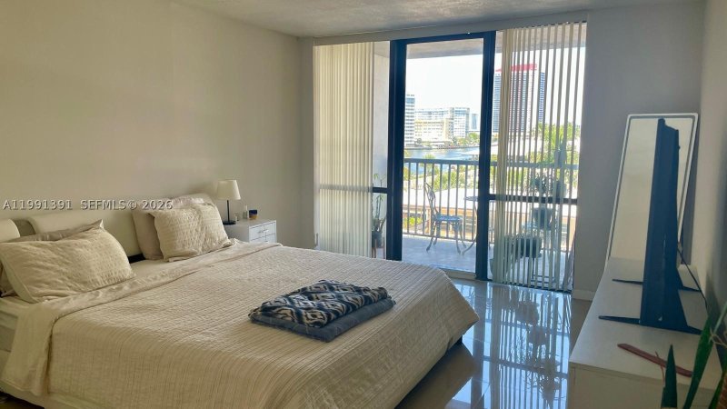 Apartment for rent at Avant Garde 405W