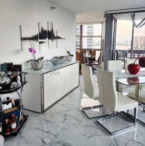 Comprar apartamento en Mystic Pointe 400 1201