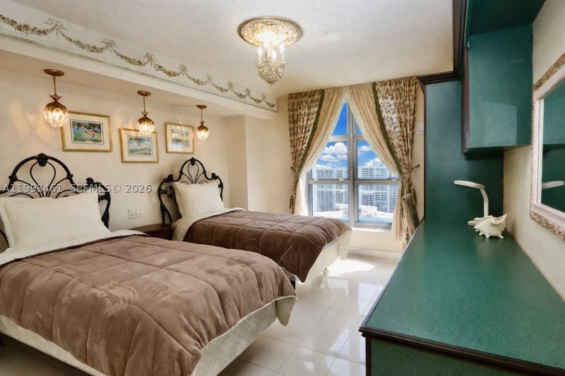 Condo for sale at Mystic Pointe 500 2915
