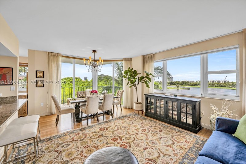 Comprar apartamento no Turnberry Village 508