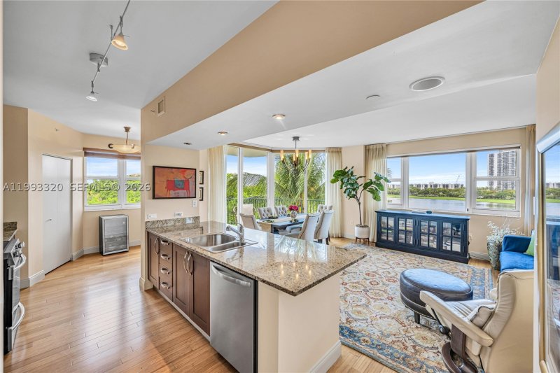 Comprar apartamento no Turnberry Village 508