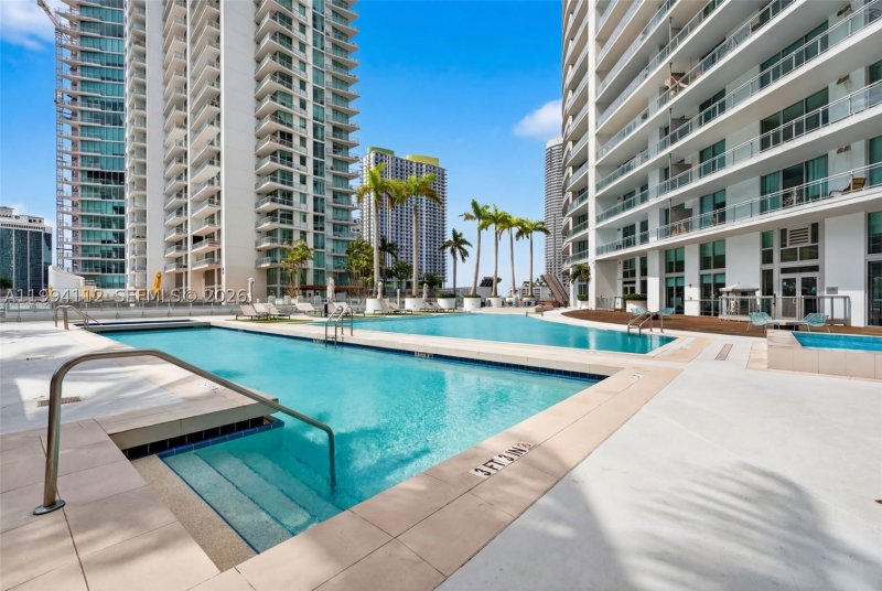 Condo for sale at The Ivy 1105