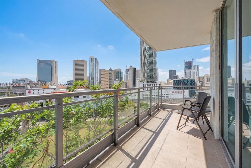 Condo for sale at The Ivy 1105