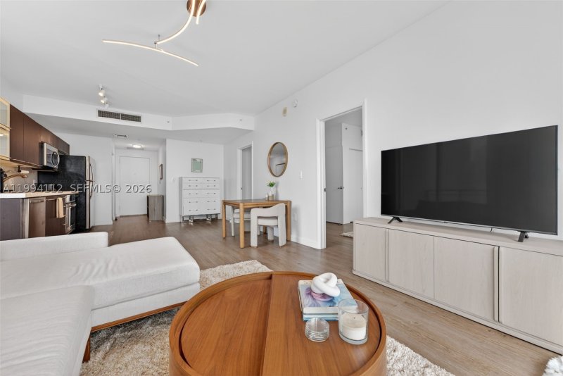 Condo for sale at The Ivy 1105