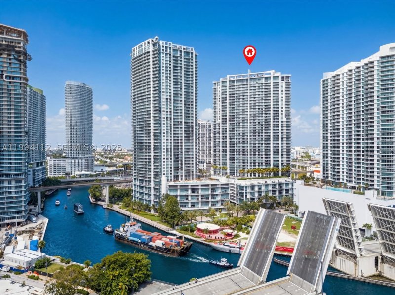 Condo for sale at The Ivy 1105