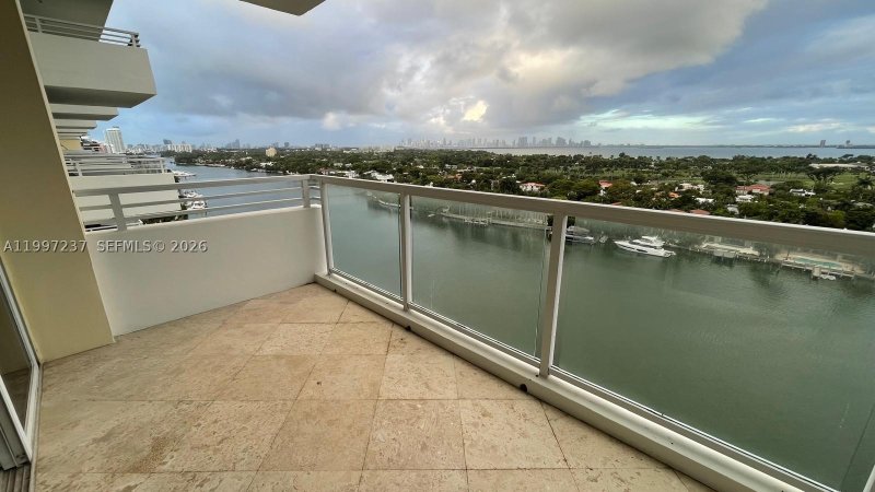 Comprar apartamento en 5600 Collins 16N