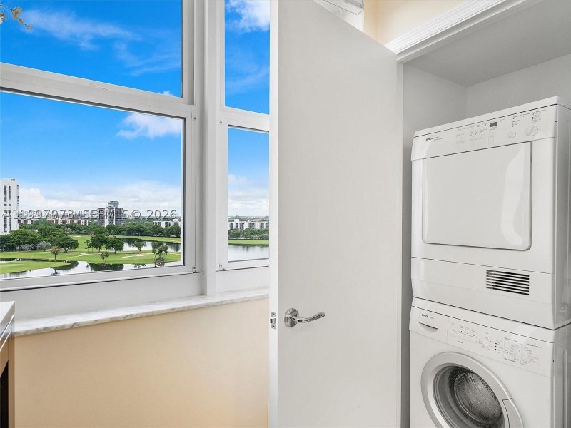 Comprar apartamento no Turnberry Village 1102