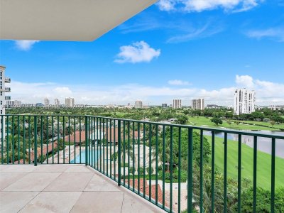 Comprar apartamento no Turnberry Village 1102
