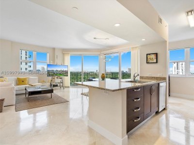 Comprar apartamento no Turnberry Village 1102