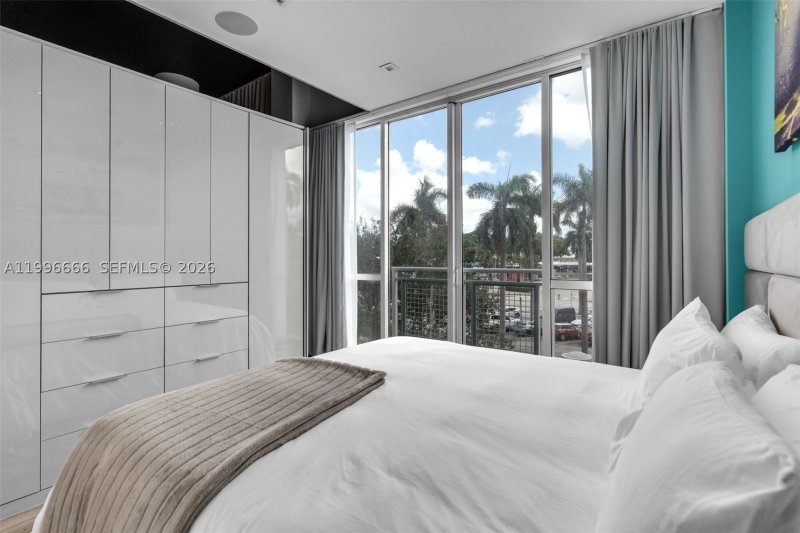 Condo for sale at Vizcayne Everglades On The Bay 239