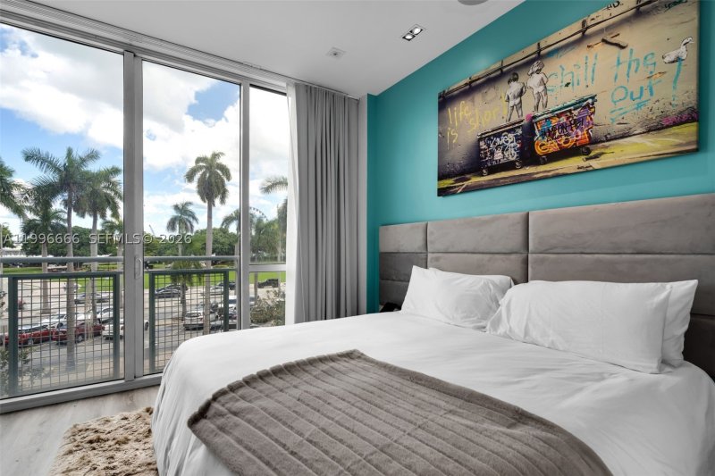 Condo for sale at Vizcayne Everglades On The Bay 239