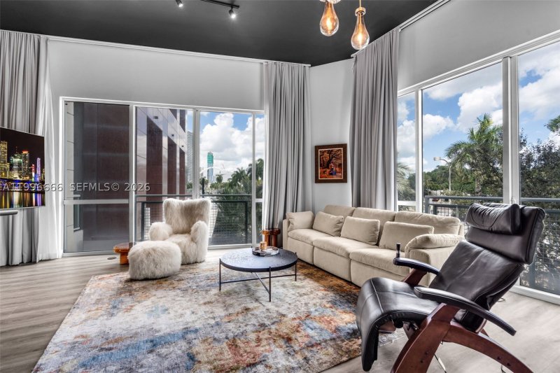 Condo for sale at Vizcayne Everglades On The Bay 239