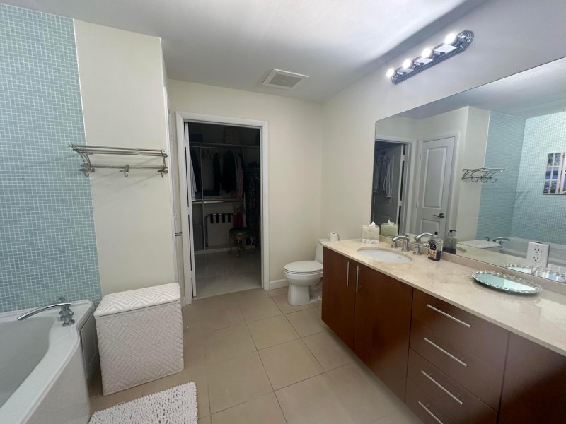 Condo for sale at Ocean Marine Yacht Club 609