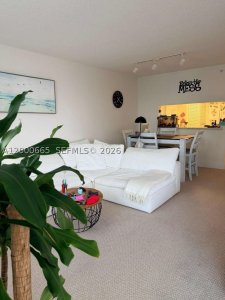 Comprar apartamento no Courvoisier Courts 1501