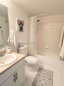 Comprar apartamento no Courvoisier Courts 1501