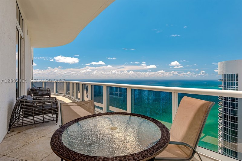 Comprar apartamento no Trump Tower Two 4302