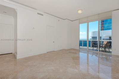 Comprar apartamento no Trump Tower Two 4302