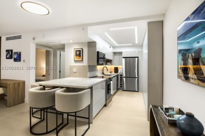 Comprar apartamento en The Wave Condo 833