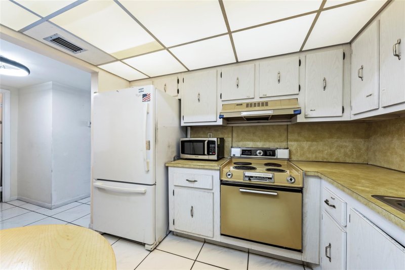 Condo for sale at Olympus Towers 301