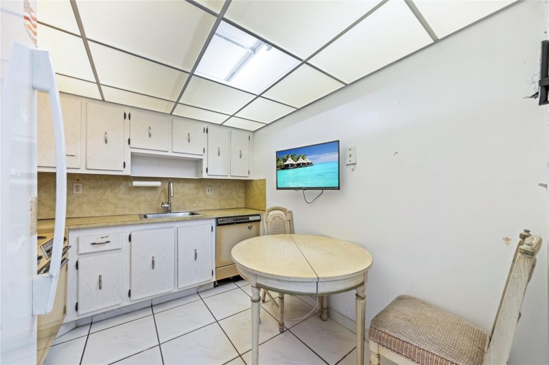 Condo for sale at Olympus Towers 301