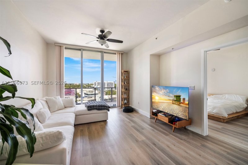Condo for sale at Midtown Miami 2 H1203