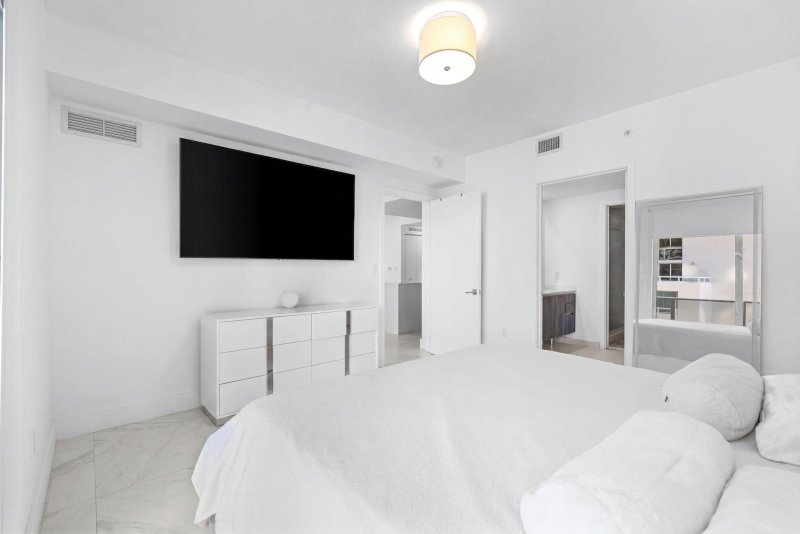 Condo for sale at Aria on The Bay 905