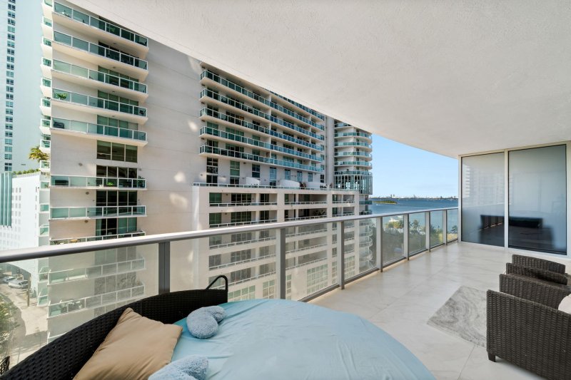Condo for sale at Aria on The Bay 905