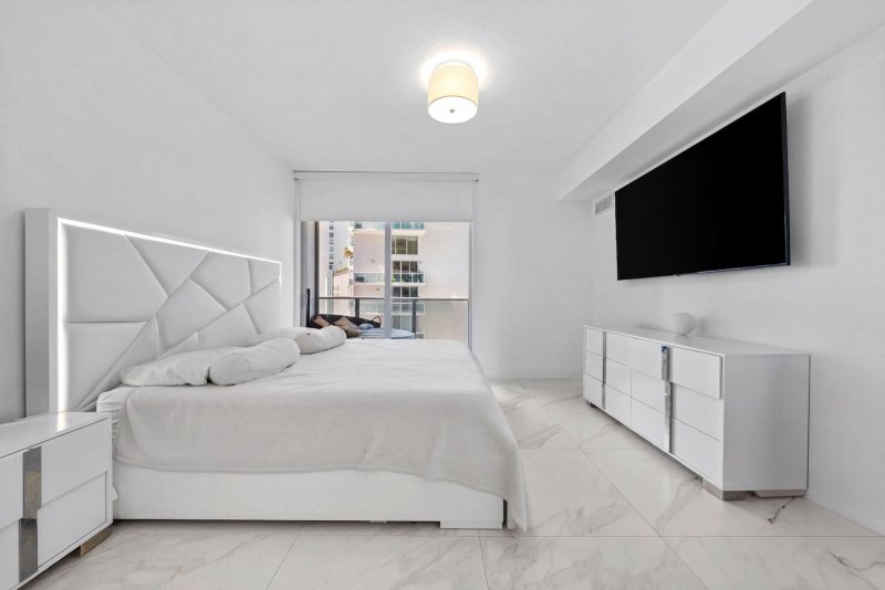 Condo for sale at Aria on The Bay 905