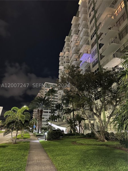 Condo for sale at Bayview Towers B811