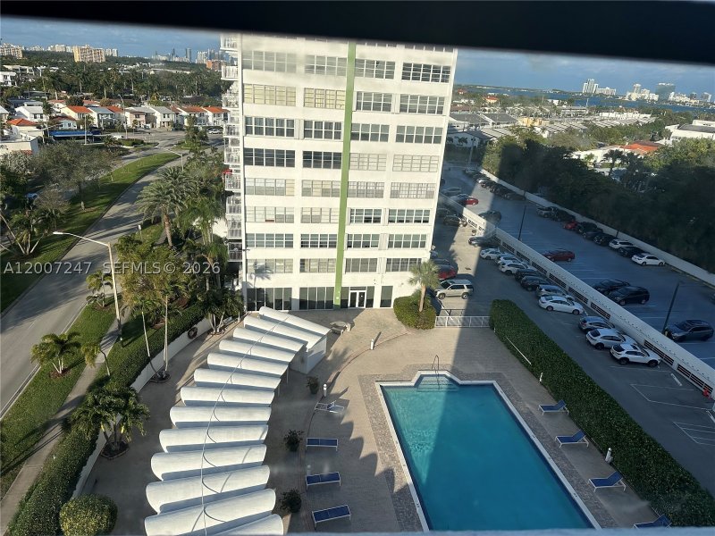 Condo for sale at Bayview Towers B811