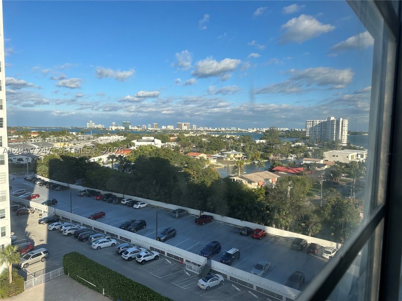 Condo for sale at Bayview Towers B811