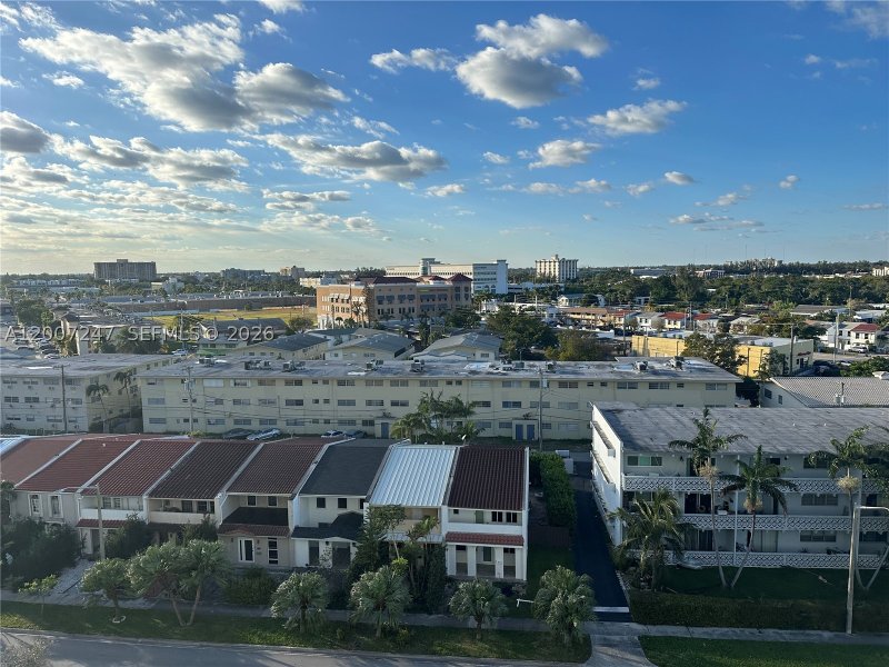 Condo for sale at Bayview Towers B811