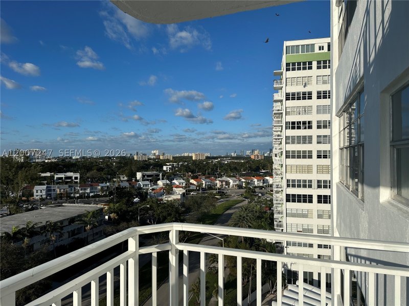 Condo for sale at Bayview Towers B811