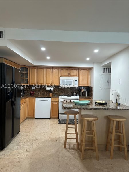 Condo for sale at Bayview Towers B811