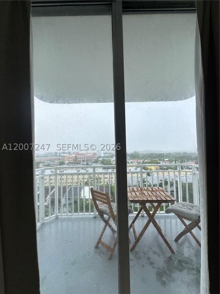 Condo for sale at Bayview Towers B811