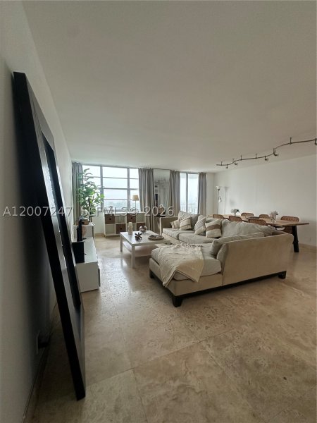 Condo for sale at Bayview Towers B811