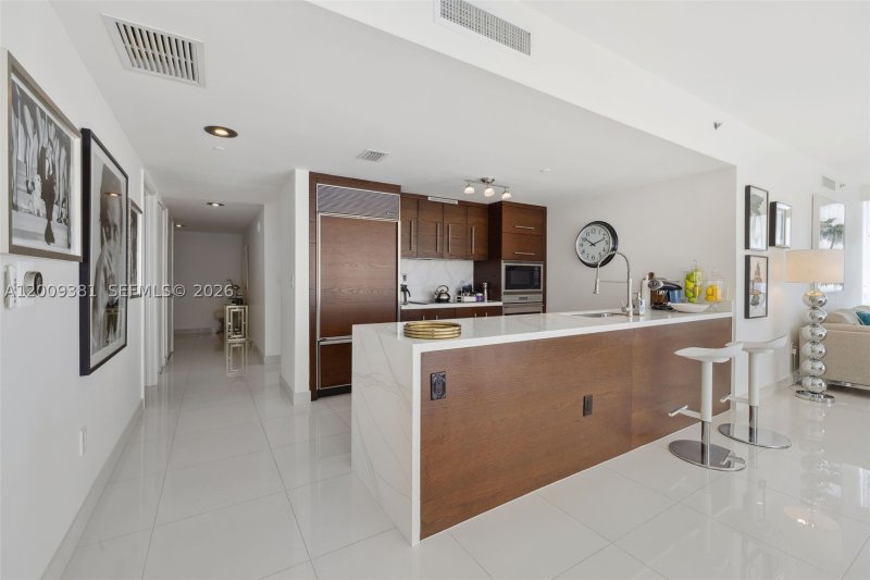 Condo for sale at Icon Brickell Tower I 701