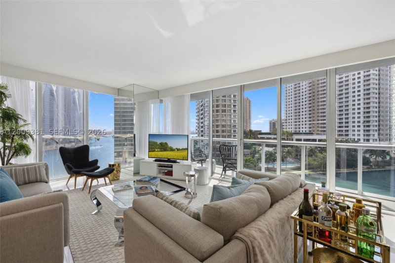 Condo for sale at Icon Brickell Tower I 701