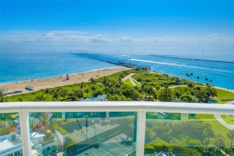 Condo for sale at Continuum I South 1206