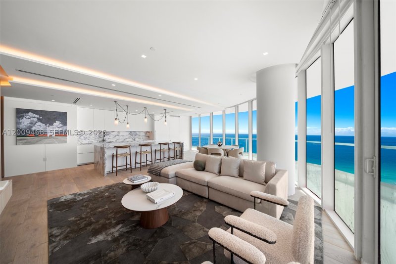 Condo for sale at Continuum I South 1206