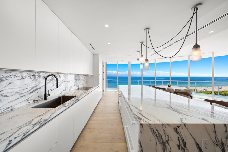 Condo for sale at Continuum I South 1206