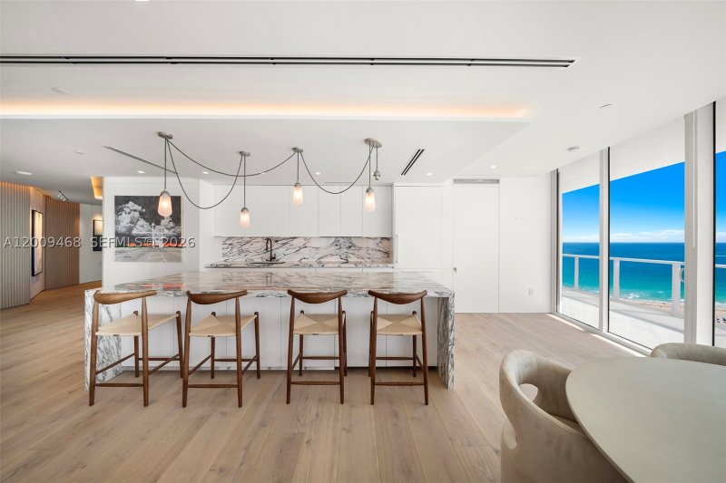 Condo for sale at Continuum I South 1206