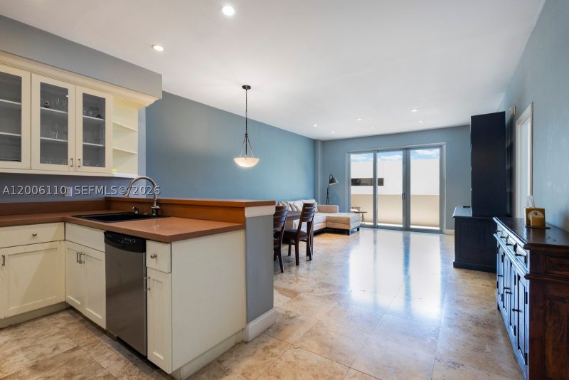 Condo for sale at Island Terrace LE
