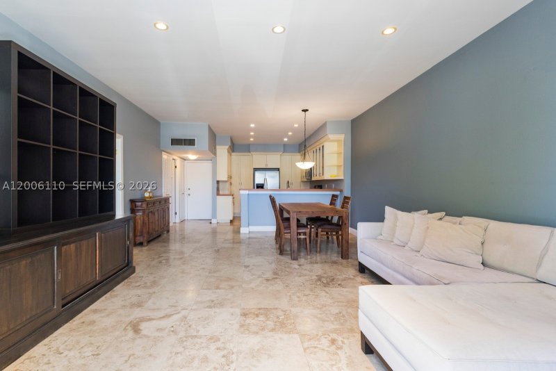 Condo for sale at Island Terrace LE