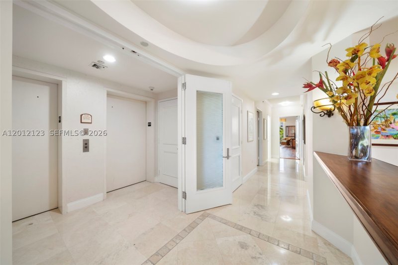 Comprar apartamento en Ocean Tower Two 404