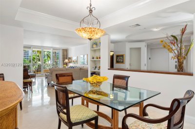 Comprar apartamento no Ocean Tower Two 404