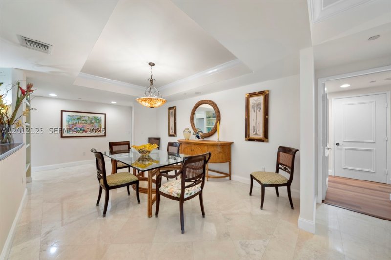 Comprar apartamento en Ocean Tower Two 404