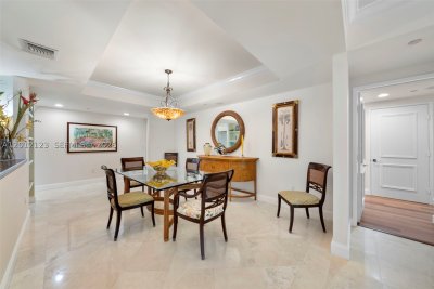 Comprar apartamento no Ocean Tower Two 404