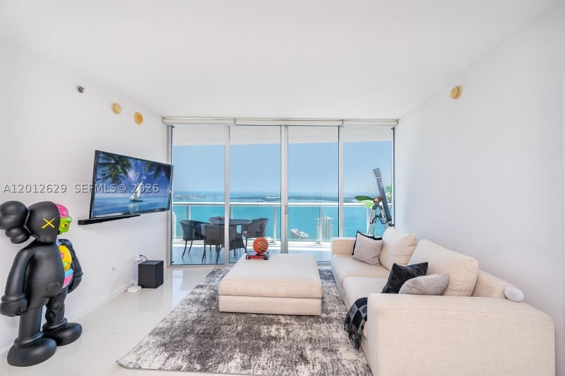 Condo for sale at Icon Brickell Tower I 5305